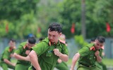 Xem lực lượng công an thi điều lệnh, sử dụng võ thuật chiến đấu